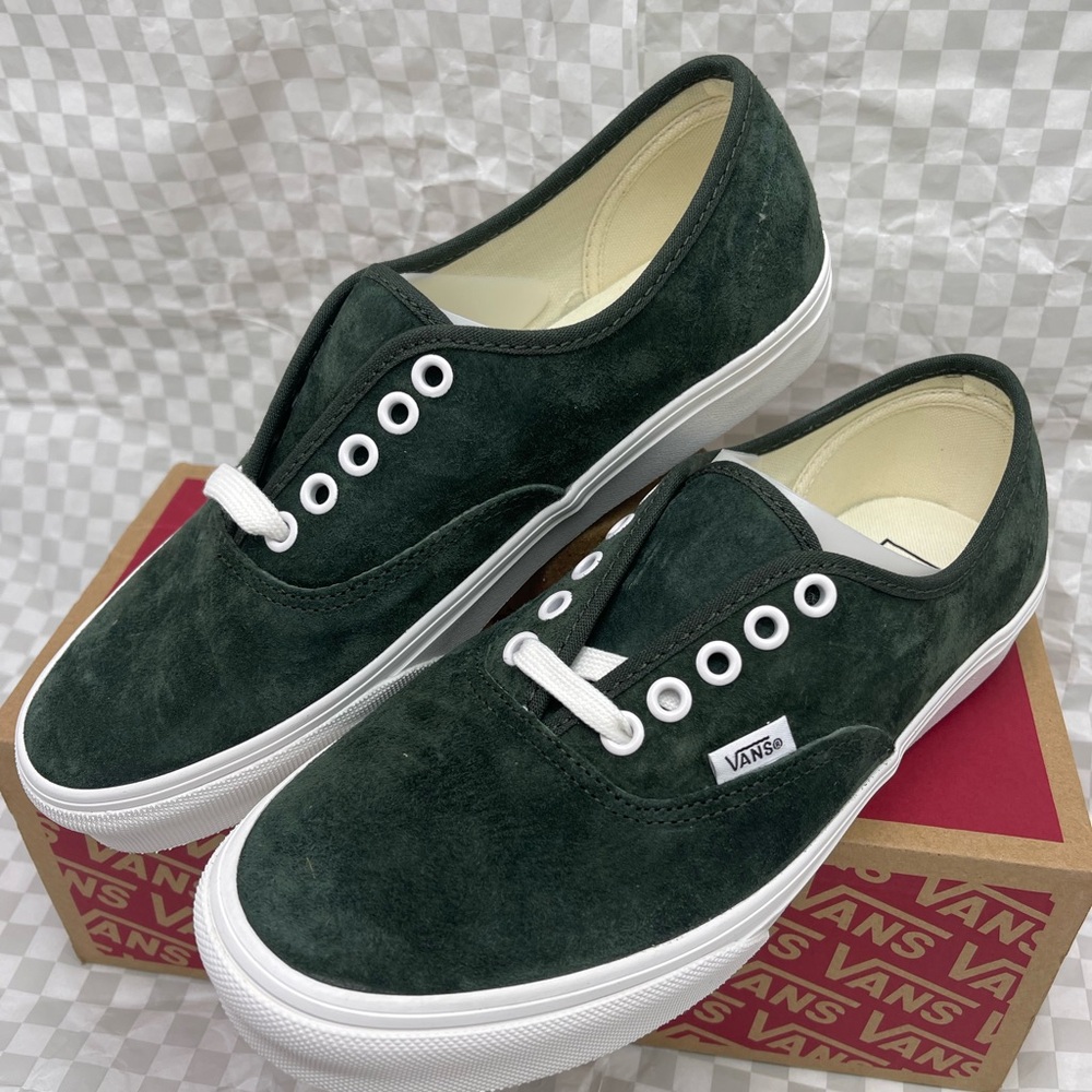 Vans Men’s Dark Green Suede Authentic
Pig Suede Dried Kelp
VN000D7YEMU Sneakers - Picture 7 of 16